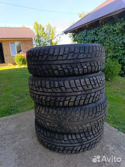 Kumho I'Zen KW22 215/65 R16 98T