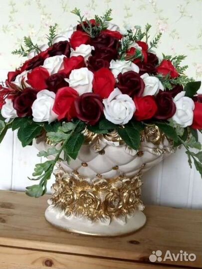 Розы в вазе