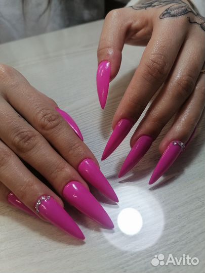 Модель на маникюр