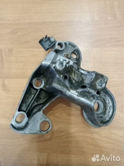 Кронштейн опоры двигателя передний правый