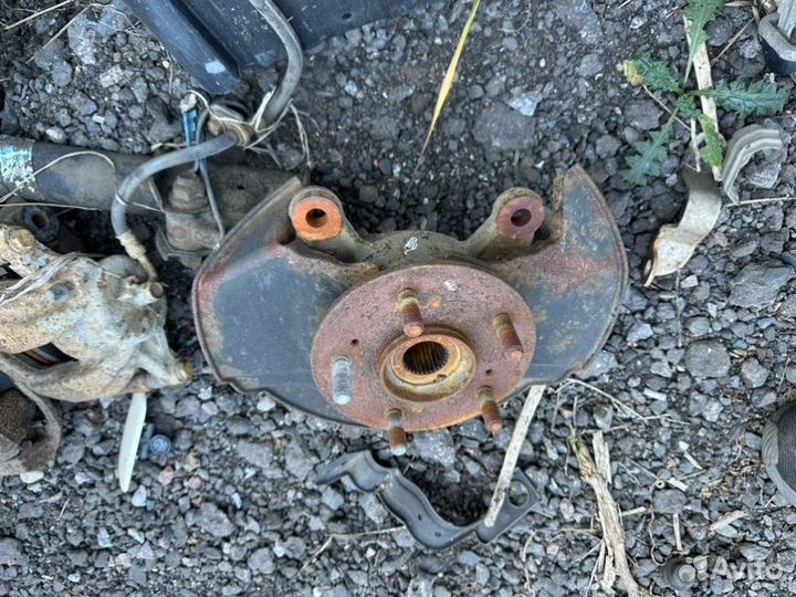 Кулак поворотный передний правый Honda Cr-V 3 2.0