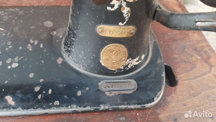 Швейная машинка зингер