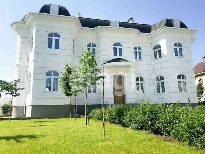 Коттедж 410 м² на участке 15 сот.