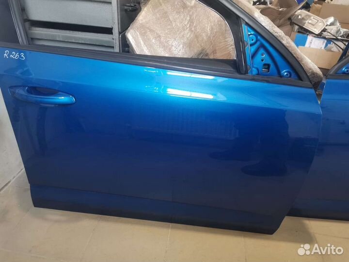 Правая передняя дверь Skoda Octavia A7
