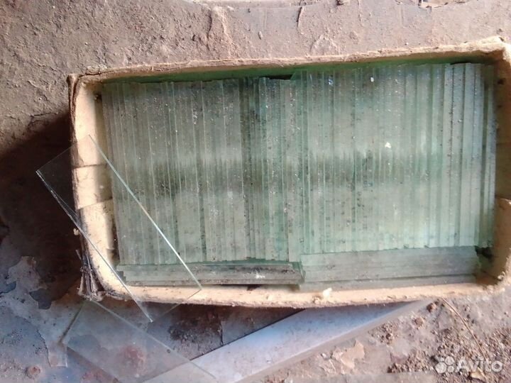 Химические колбы и предметные стекла