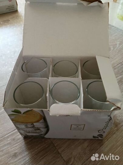 Набор высоких стеклянных стаканов