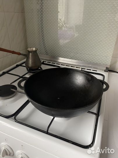 Чугунный казан с крышкой