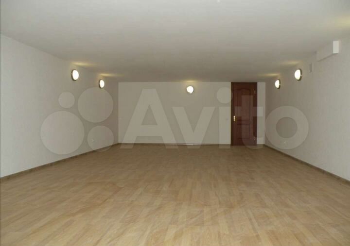 Коттедж 400 м² на участке 10 сот.