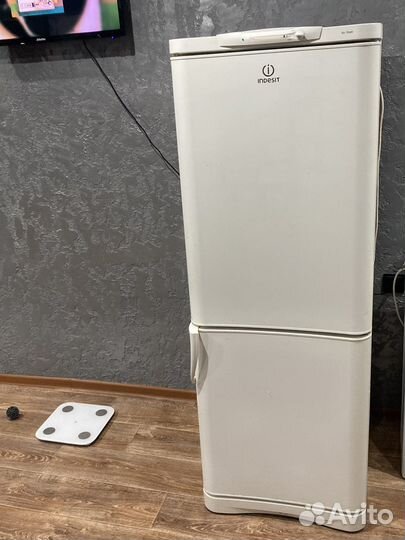 Холодильник бу Indesit