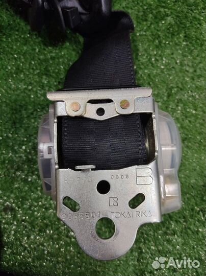 Ремень безопасности задний левый Lexus RX300 (MCU