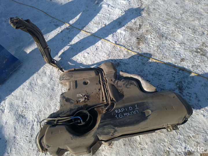 Бензобак Skoda Rapid 1