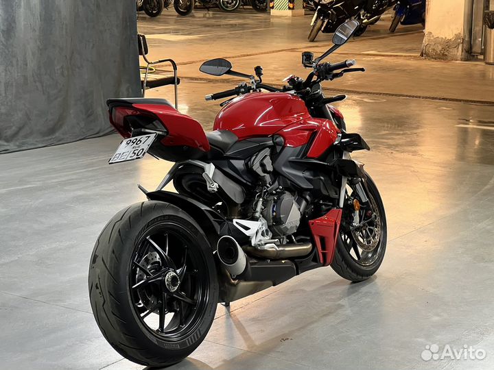 Ducati Streetfighter v2