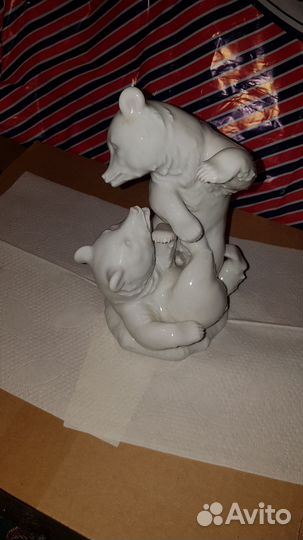 Статуэтка фарфор два медведя