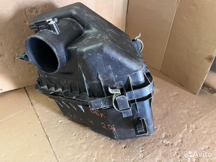 Корпус воздушного фильтра Toyota RAV4 30