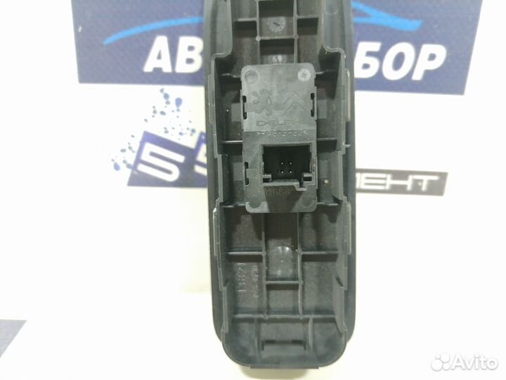 Кнопка стеклоподъёмника Peugeot 308