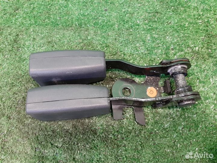 Замок ремня безопасности задний правый Renault Ko