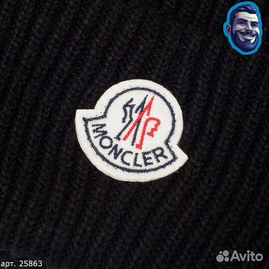 Черная шапка moncler