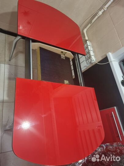 Кухонный стол стеклянный