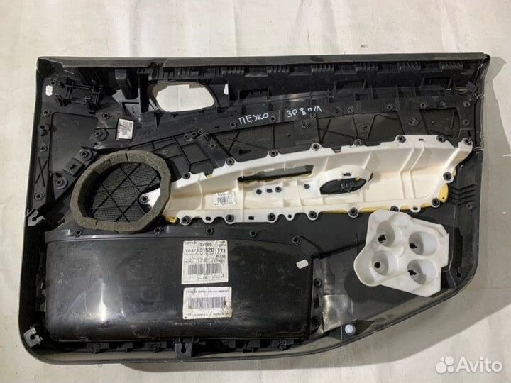 Обшивка двери передняя левая Peugeot 308