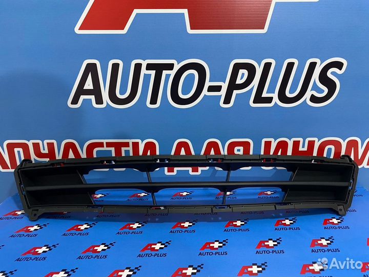 Решетка в бампер Hyundai Solaris