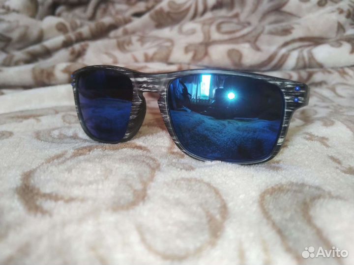 Очки солнцезащитные