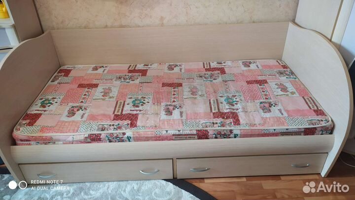 Детская кровать и антресоль