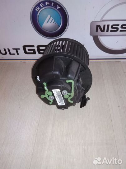 Вентилятор мотор печки отопителя Renault sandero