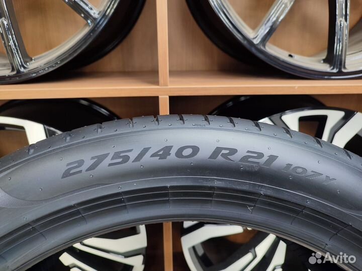 Pirelli P Zero PZ4 275/40 R21 и 315/35 R21 107Y