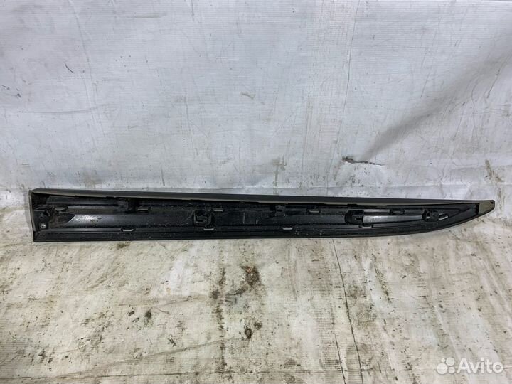 Молдинг передней правой двери Mitsubishi Outlander