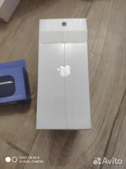 Новые беспроводные наушники с кейсом