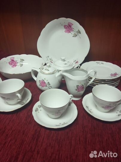Столовый фарфоровый сервиз