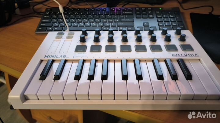 Midi Клавиатура Пианино Arturia MiniLab MK2