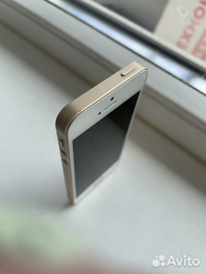 Телефон iPhone 5 se