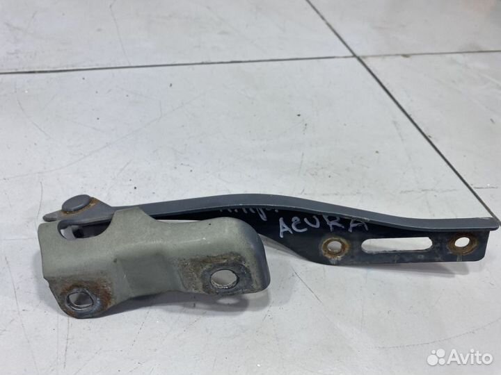 Петля капота правая