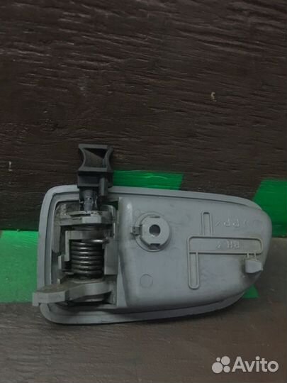 Ручка двери внутренняя правая Mazda Demio DY3W