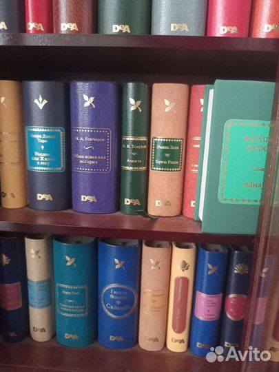 Шкафчик с миникнигами