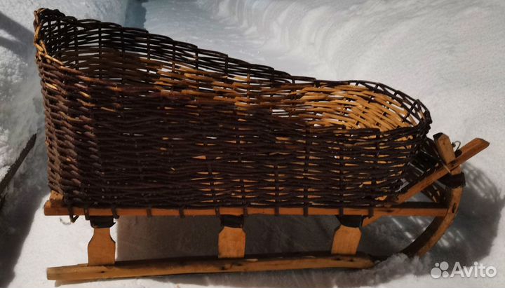 Зимние плетеные сани