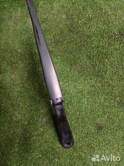 Поводок стеклоочистителя передний правый Renault