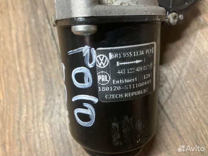 Volkswagen Polo Моторчик стеклоочистителя передний