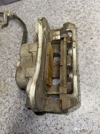 Суппорт передний правый Kia Carnival 3 2.2 D4HB