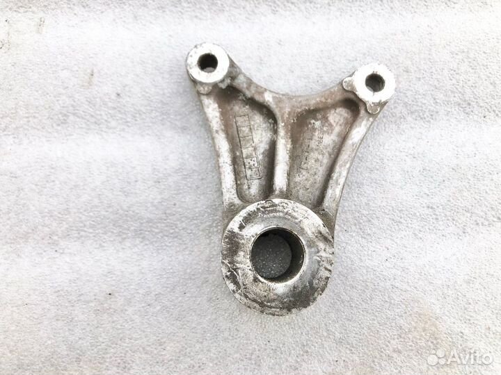 Suzuki GSX-R 1100w кронштейн заднего суппорта