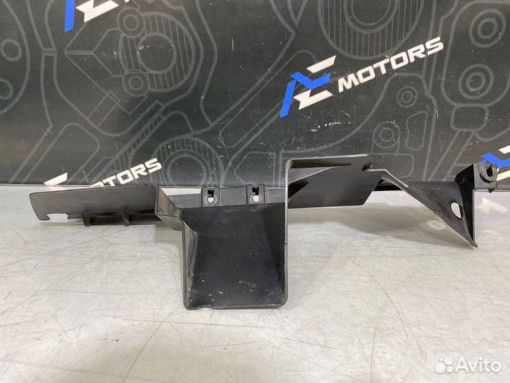 Воздуховод радиатора передний левый Volkswagen