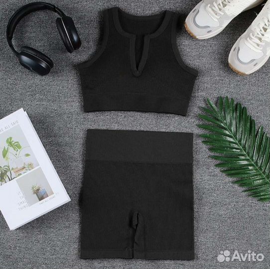 Женский костюм с шортами