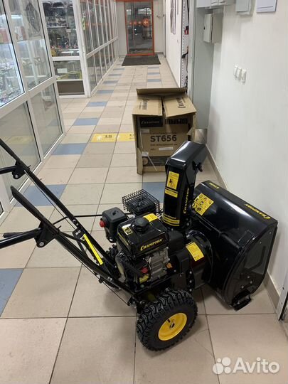 Снегоуборочная машина бензиновая