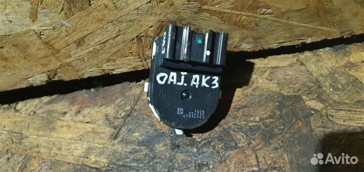 Переключатель регулировки зеркала Opel Astra J 20