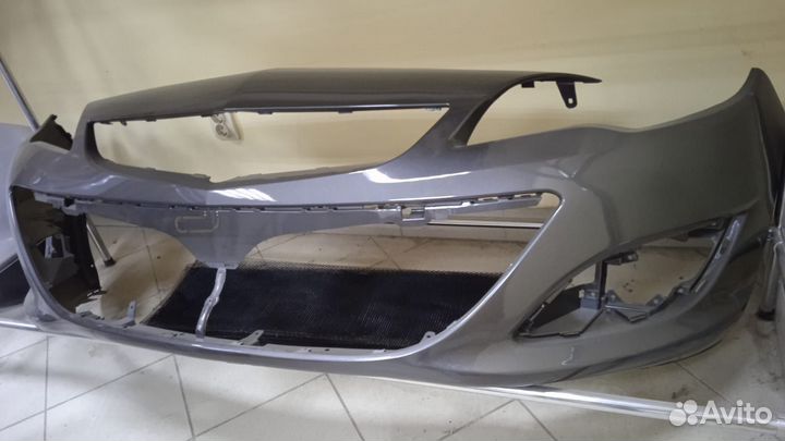 Бампер передний Opel Astra J 12-2018 в цвет