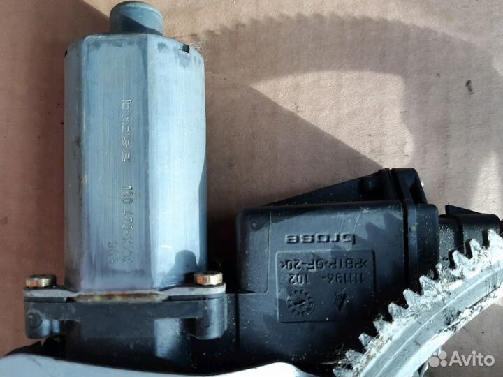 Стеклоподьемник передний правый Опель Вектра Б