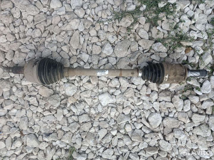 Приводной вал левый Renault Megan 3 1.6 МКПП