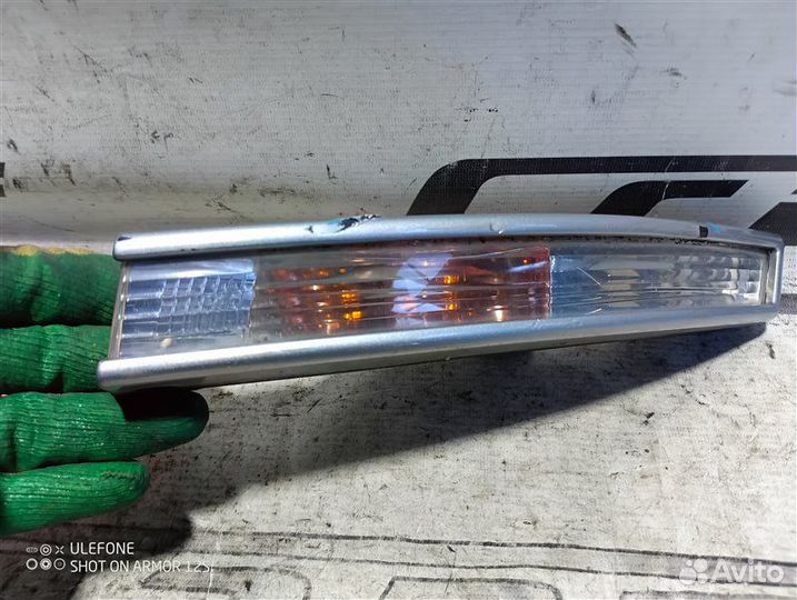 Поворотник передний левый Volkswagen Passat B6 2.0