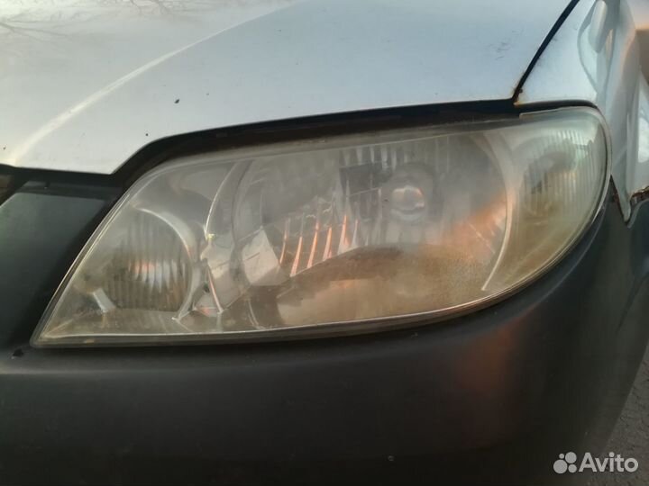 Фара Mazda Protege